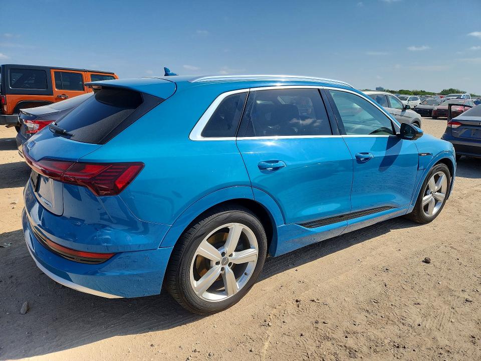 Продаж на аукціоні авто 2019 Audi E-tron, vin: WA1VABGE8KB017310, номер лоту: 67156876