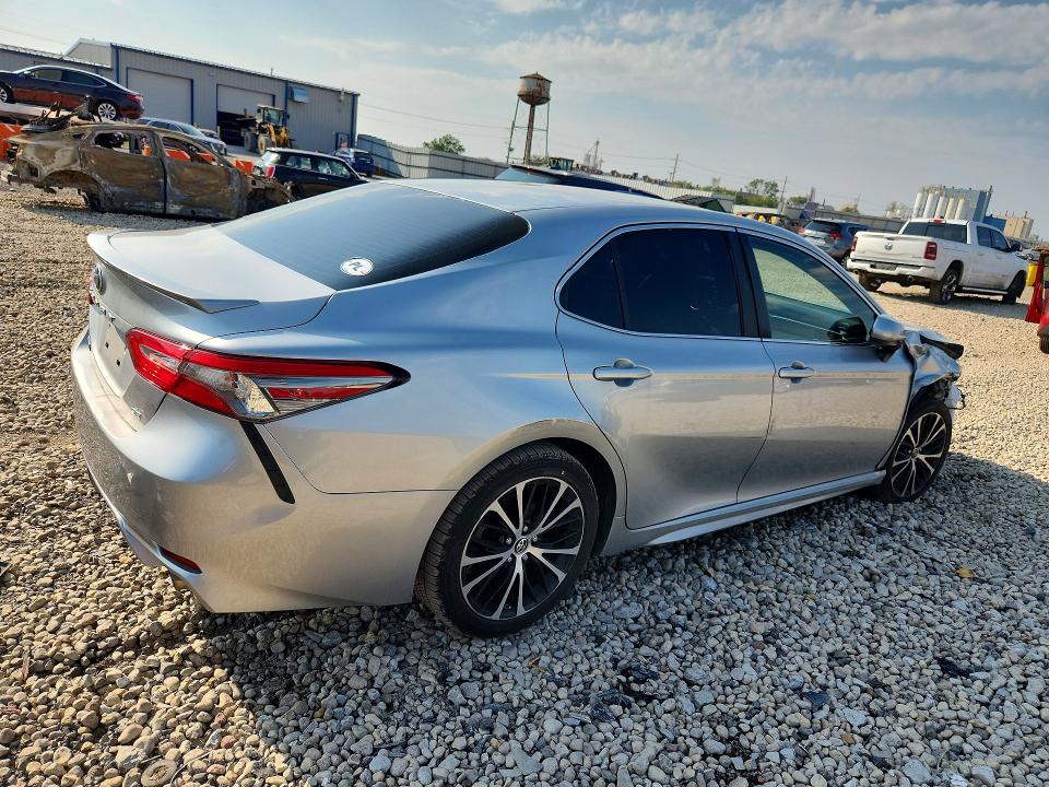67539566 :رقم المزاد ، JTNB11HK0J3011545 vin ، 2018 Toyota Camry مزاد بيع