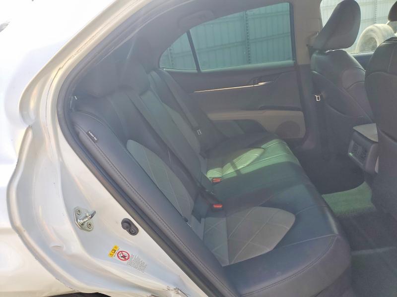 70110356 :رقم المزاد ، 4T1B21HK9JU509637 vin ، 2018 Toyota Camry Hybrid مزاد بيع