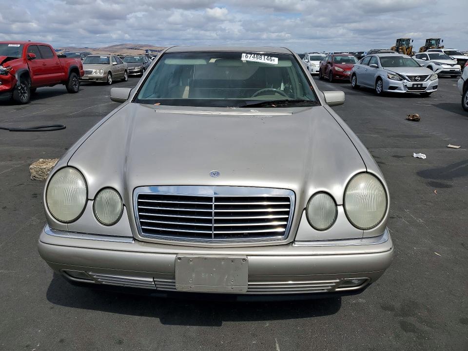 67488146 :رقم المزاد ، WDBJF65F0WA459114 vin ، 1998 Mercedes-benz E مزاد بيع