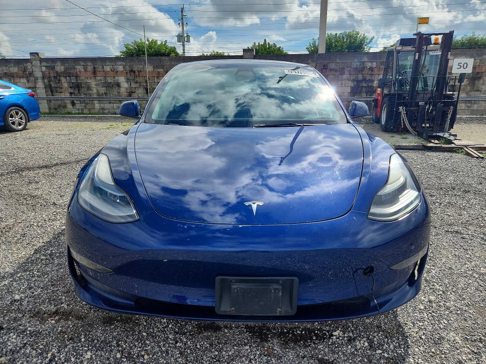 2022 Tesla Model 3 მანქანა იყიდება აუქციონზე, vin: 5YJ3E1EA1NF369898, აუქციონის ნომერი: 70176556