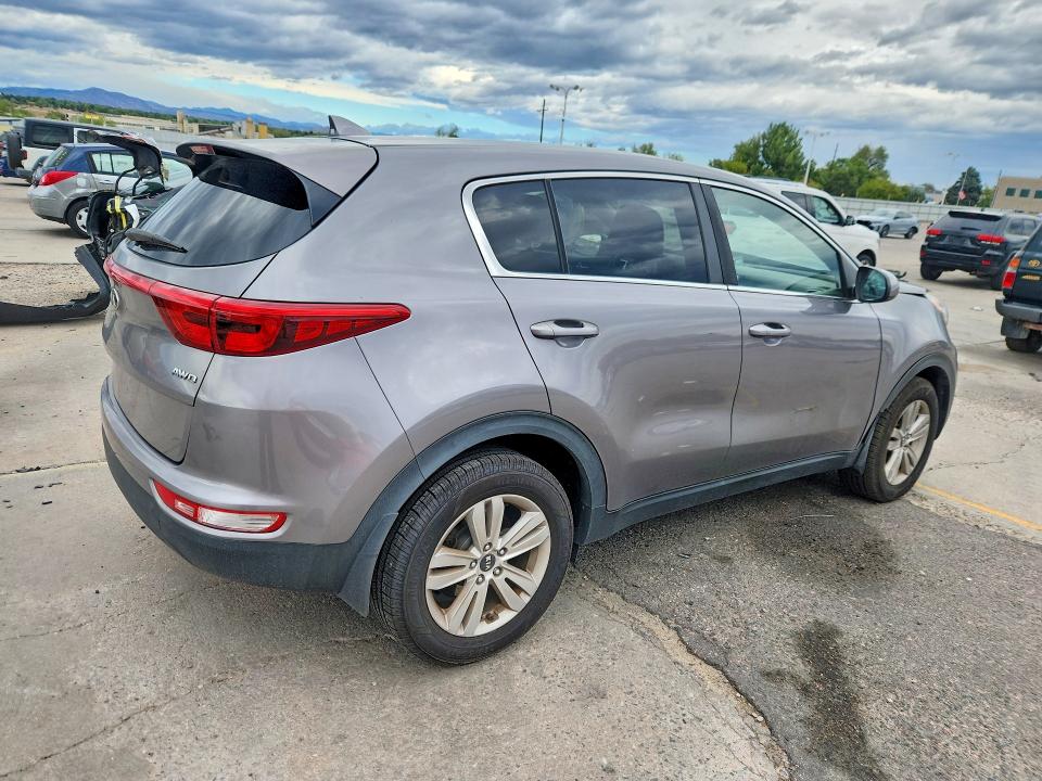 68860816 :رقم المزاد ، KNDPMCAC6H7276070 vin ، 2017 Kia Sportage مزاد بيع
