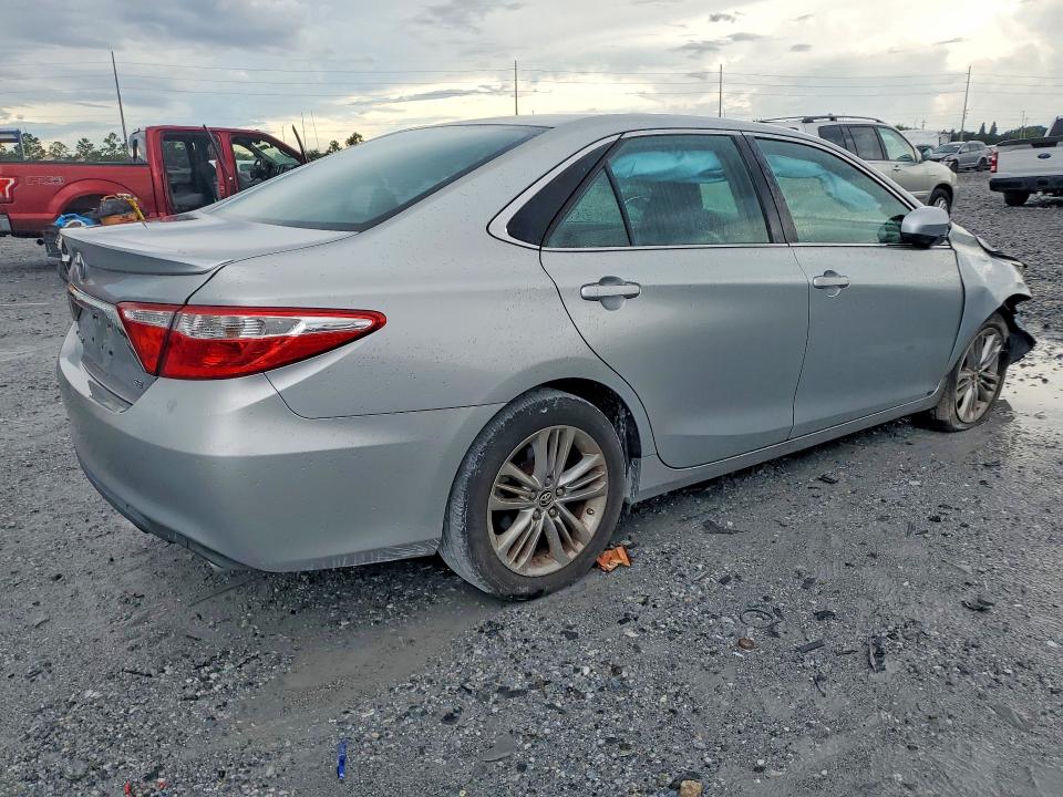 68200276 :رقم المزاد ، 4T1BF1FK1FU023886 vin ، 2015 Toyota Camry مزاد بيع