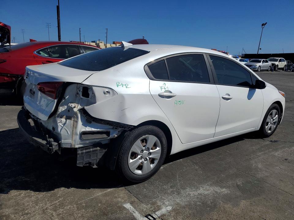 70904126 :رقم المزاد ، 3KPFL4A75JE186406 vin ، 2018 Kia Forte مزاد بيع
