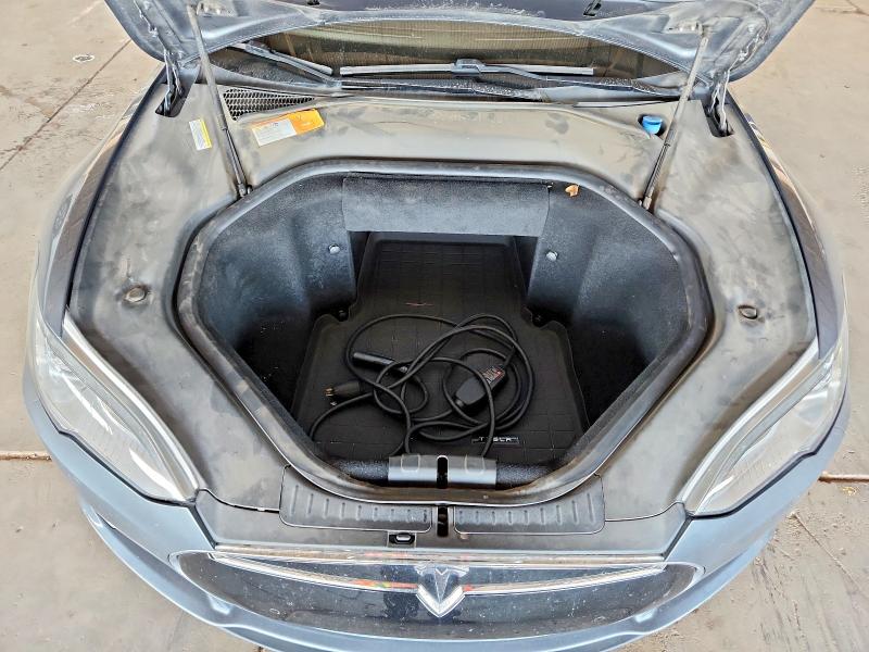 67684746 :رقم المزاد ، 5YJSA1CNXDFP27222 vin ، 2013 Tesla Model S مزاد بيع
