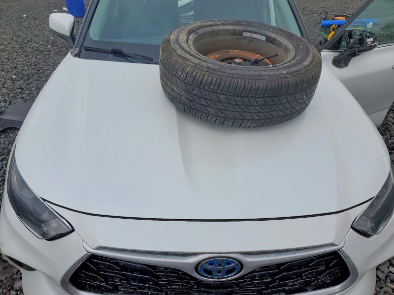 2022 Toyota Highlander Hybrid მანქანა იყიდება აუქციონზე, vin: 5TDHBRCH2NS554647, აუქციონის ნომერი: 67931896