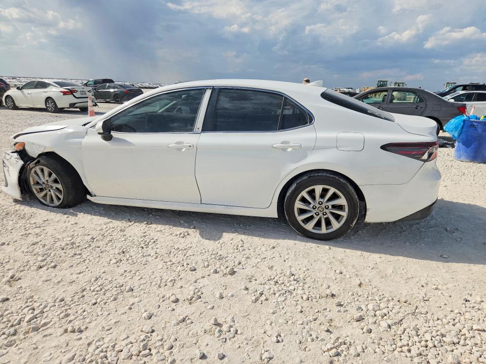 Продаж на аукціоні авто 2022 Toyota Camry, vin: 4T1C11AK1NU698565, номер лоту: 67708846