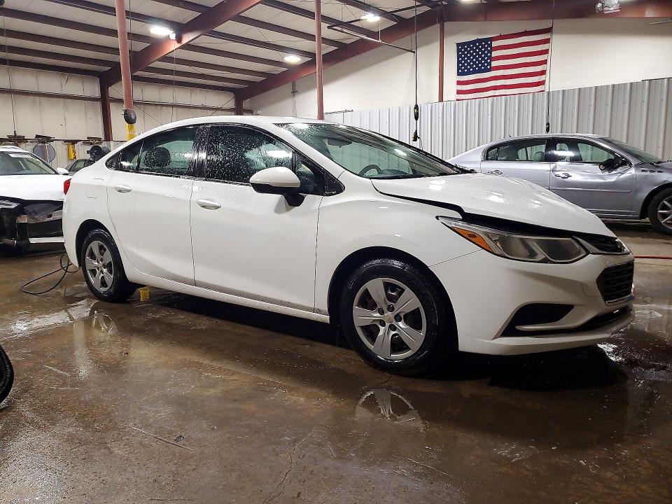 70634716 :رقم المزاد ، 1G1BB5SMXJ7129896 vin ، 2018 Chevrolet Cruze مزاد بيع