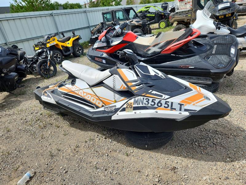 67127136 :رقم المزاد ، YDV11534C414 vin ، 2014 Sea-doo Spark مزاد بيع
