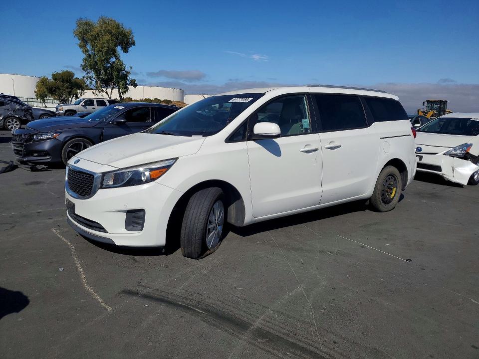 69777056 :رقم المزاد ، KNDMB5C15H6250758 vin ، 2017 Kia Sedona مزاد بيع