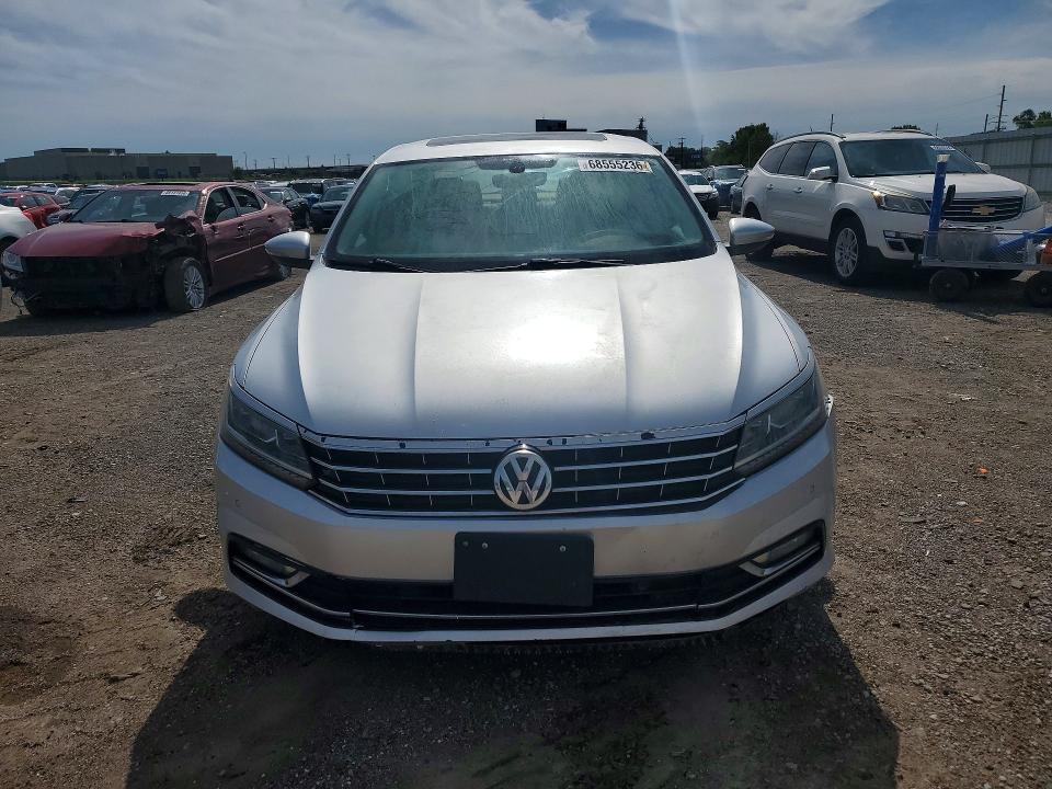 68555236 :رقم المزاد ، 1VWGT7A30HC055093 vin ، 2017 Volkswagen Passat مزاد بيع