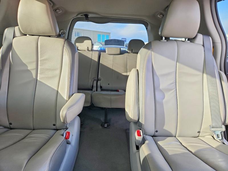67733976 :رقم المزاد ، 5TDDK3DC3ES076768 vin ، 2014 Toyota Sienna مزاد بيع