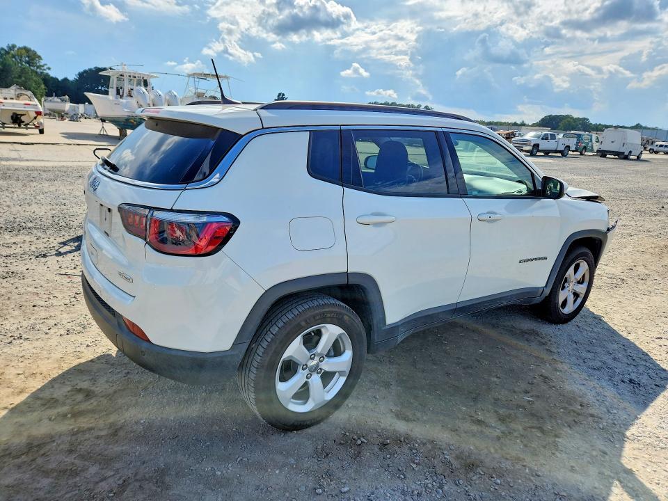 68416596 :رقم المزاد ، 3C4NJDBB4JT103726 vin ، 2018 Jeep Compass مزاد بيع
