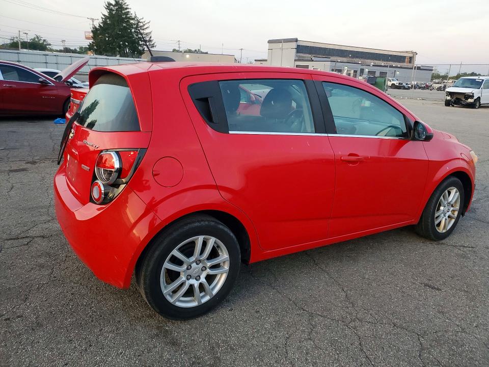 68255696 :رقم المزاد ، 1G1JC6SB3F4136453 vin ، 2015 Chevrolet Sonic مزاد بيع