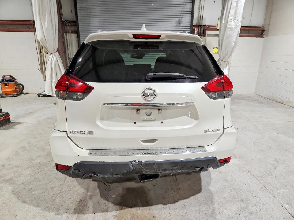 69549566 :رقم المزاد ، 5N1AT2MVXHC811677 vin ، 2017 Nissan Rogue مزاد بيع