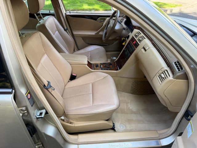 70361856 :رقم المزاد ، WDBJF70J7YB018627 vin ، 2000 Mercedes-benz E مزاد بيع