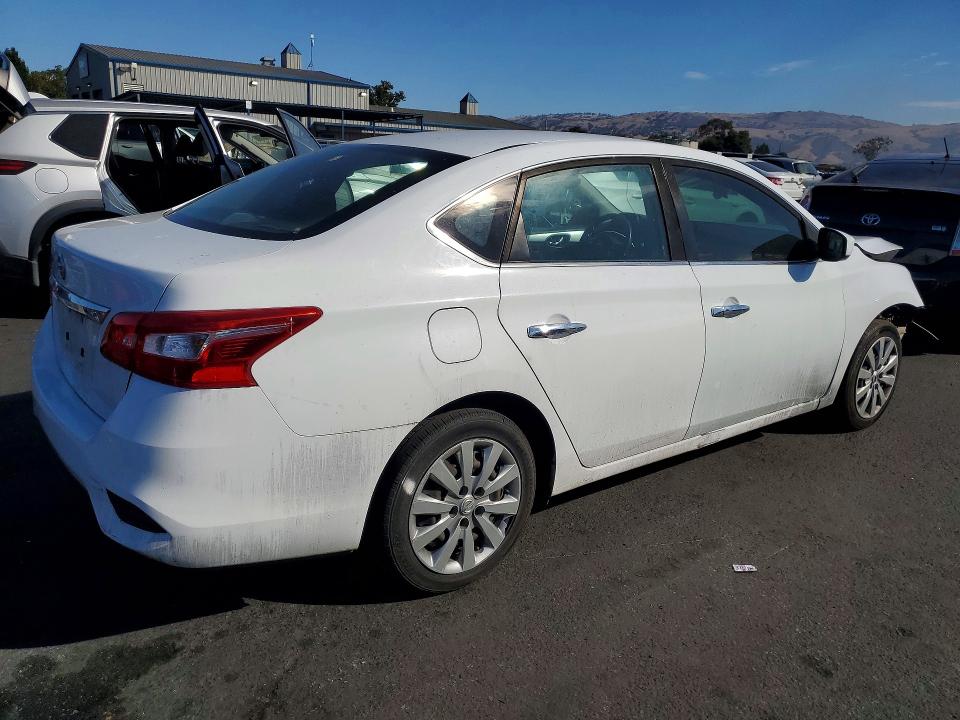 2018 Nissan Sentra მანქანა იყიდება აუქციონზე, vin: 3N1AB7AP9JY260071, აუქციონის ნომერი: 66863426