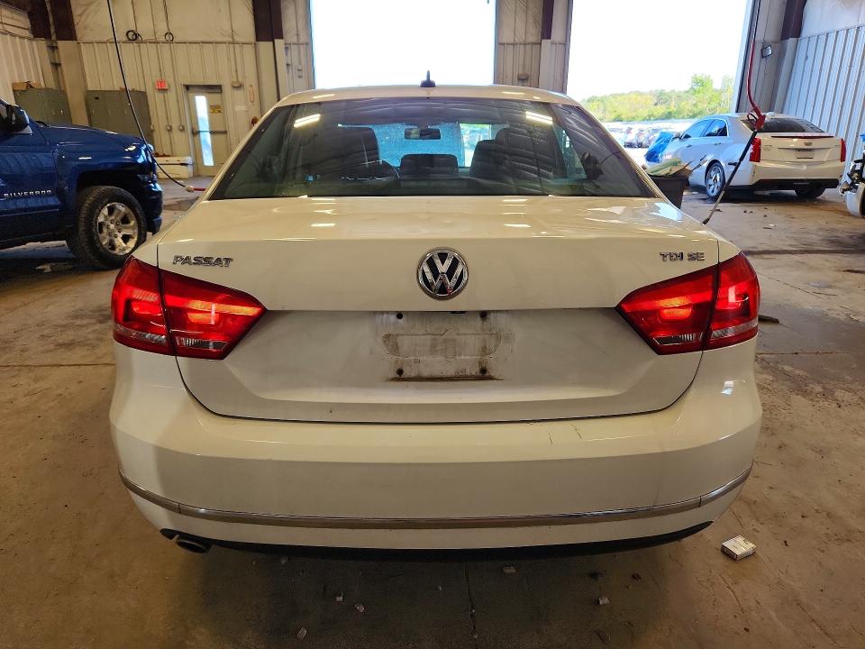 68349156 :رقم المزاد ، 1VWBV7A30FC042877 vin ، 2015 Volkswagen Passat مزاد بيع