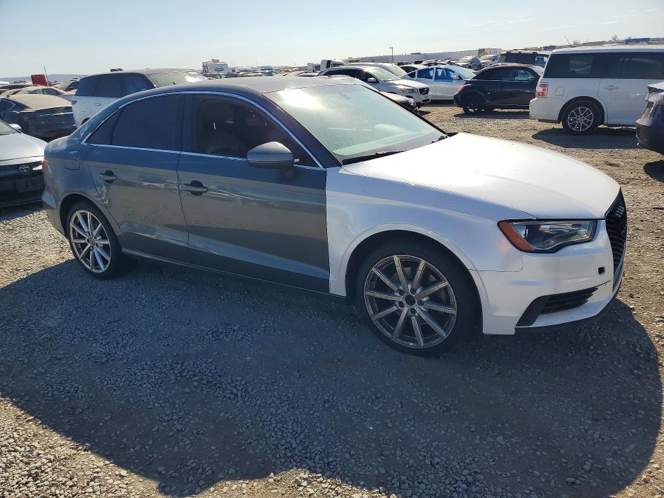 68390056 :رقم المزاد ، WAUBFGFF4F1004998 vin ، 2015 Audi A3 مزاد بيع