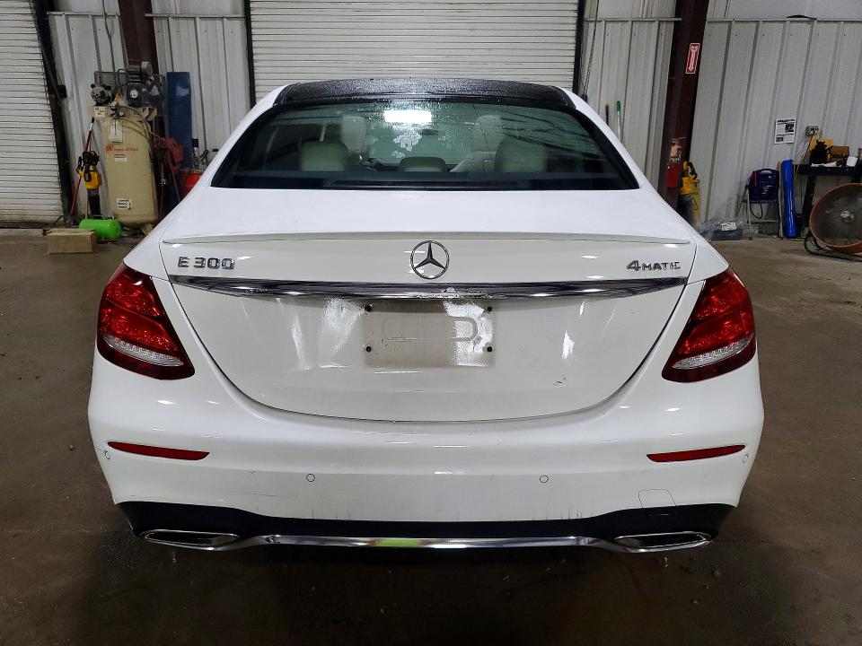 69505106 :رقم المزاد ، WDDZF4KB8JA388818 vin ، 2018 Mercedes-benz E مزاد بيع
