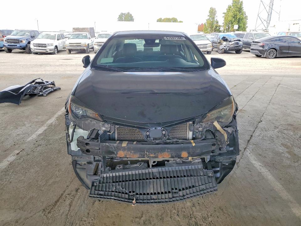 67697186 :رقم المزاد ، 2T1BURHE5JC079948 vin ، 2018 Toyota Corolla مزاد بيع