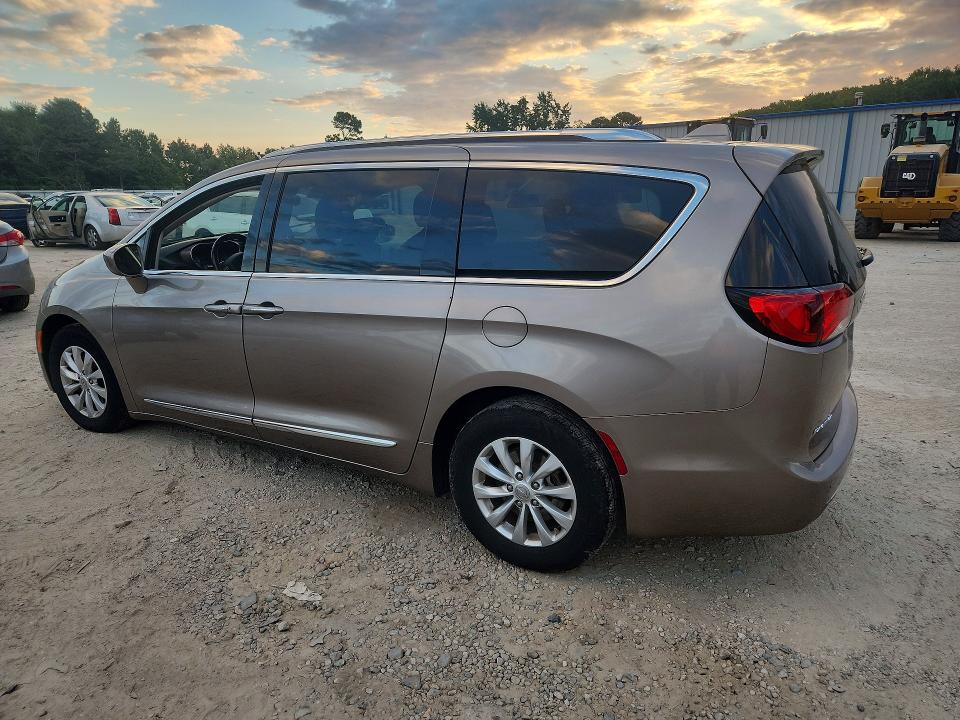 68677976 :رقم المزاد ، 2C4RC1EG9JR116850 vin ، 2018 Chrysler Pacifica مزاد بيع