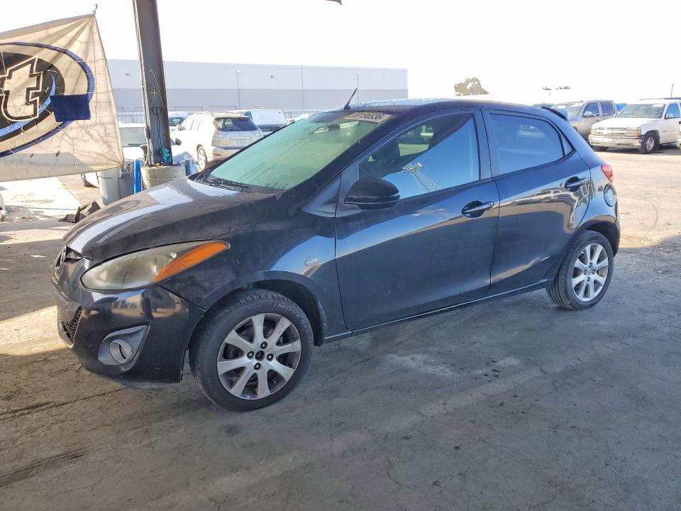 69196936 :رقم المزاد ، JM1DE1HY5B0101685 vin ، 2011 Mazda Mazda2 مزاد بيع
