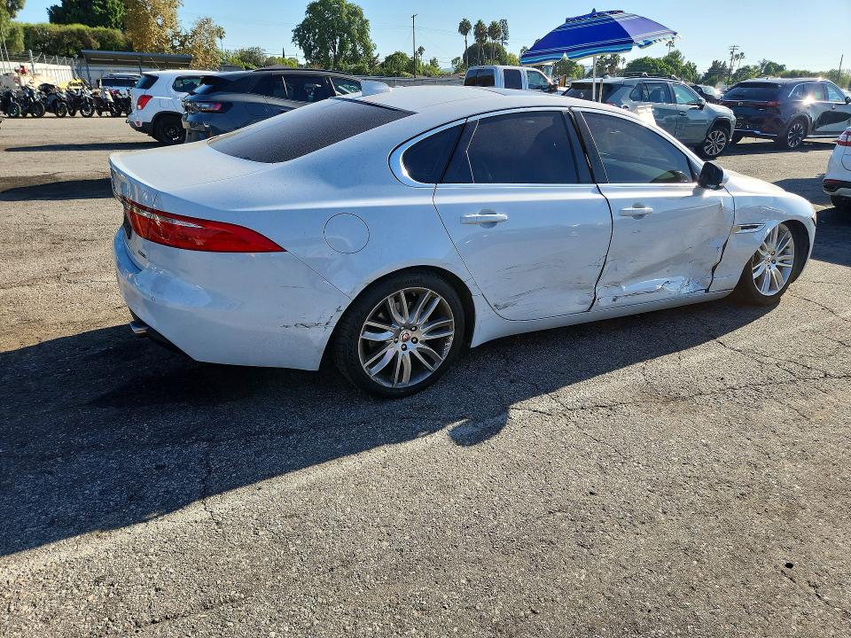 Auction sale of the 2018 Jaguar Xf, vin: SAJBH4EV2JCY53367, lot number: 68102596