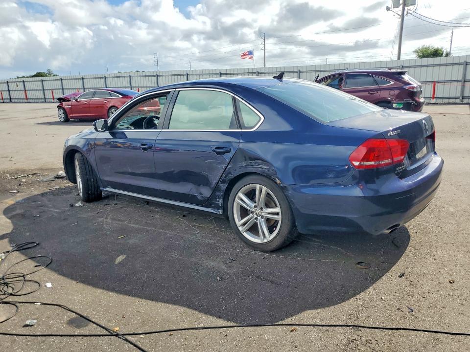 67998236 :رقم المزاد ، 1VWBT7A34EC107573 vin ، 2014 Volkswagen Passat مزاد بيع