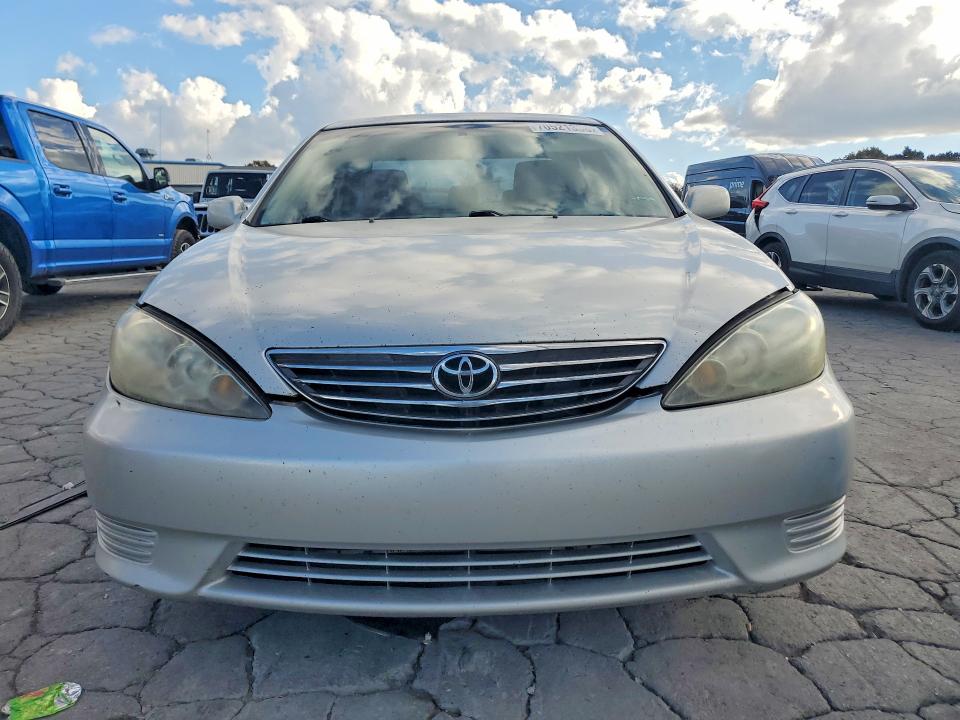 2005 Toyota Camry მანქანა იყიდება აუქციონზე, vin: 4T1BE32K85U076894, აუქციონის ნომერი: 70521336