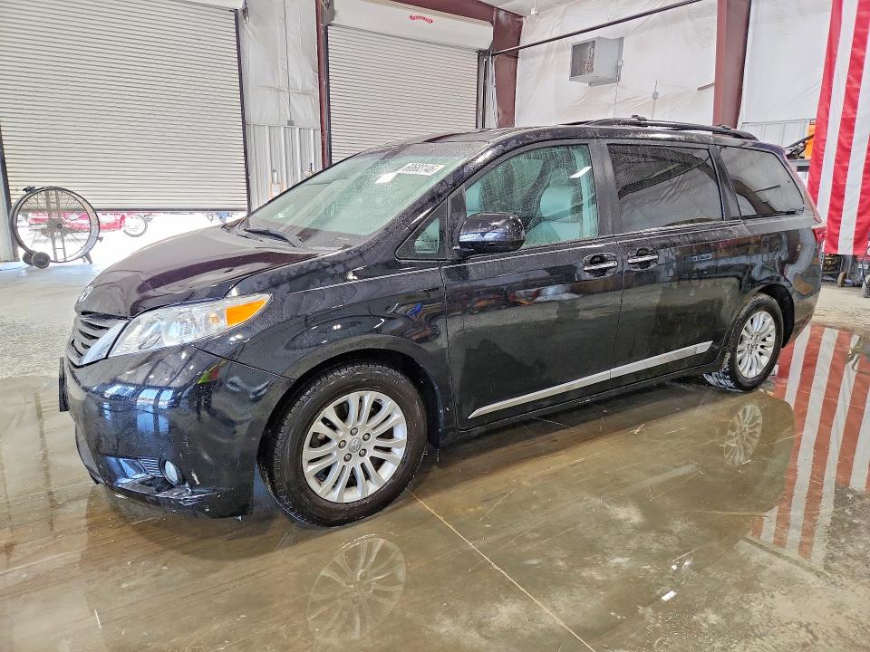 2017 Toyota Sienna მანქანა იყიდება აუქციონზე, vin: 5TDYZ3DC7HS817246, აუქციონის ნომერი: 68683146