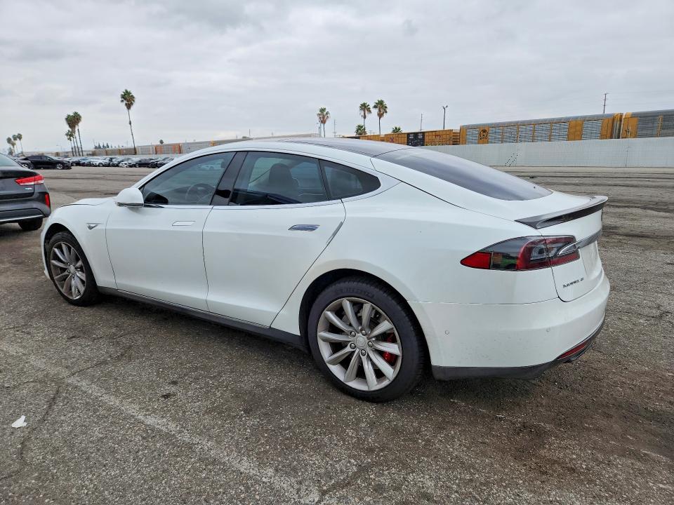 63731346 :رقم المزاد ، 5YJSA1H15EFP65027 vin ، 2014 Tesla Model S مزاد بيع