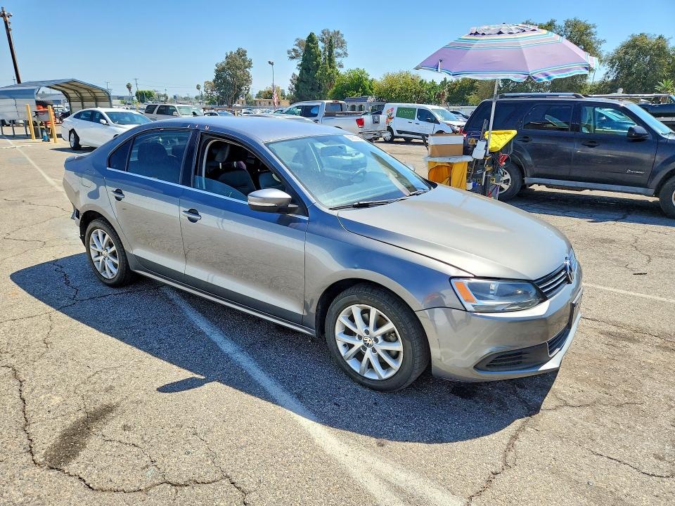 68802736 :رقم المزاد ، 3VWD17AJ3EM336841 vin ، 2014 Volkswagen Jetta مزاد بيع
