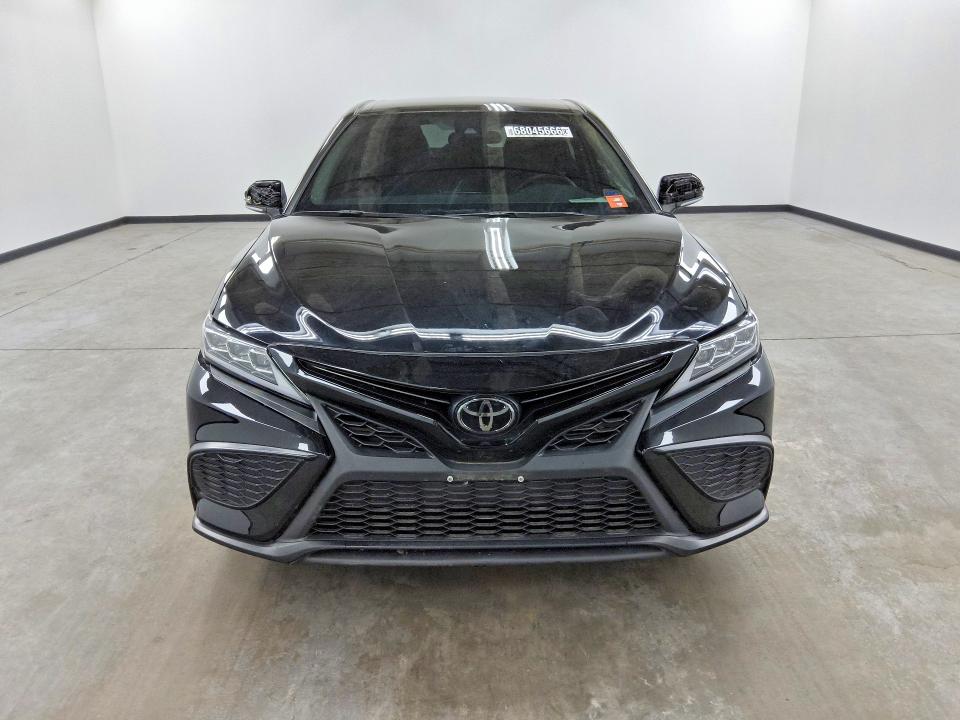 68045666 :رقم المزاد ، 4T1G11AK9NU039649 vin ، 2022 Toyota Camry مزاد بيع