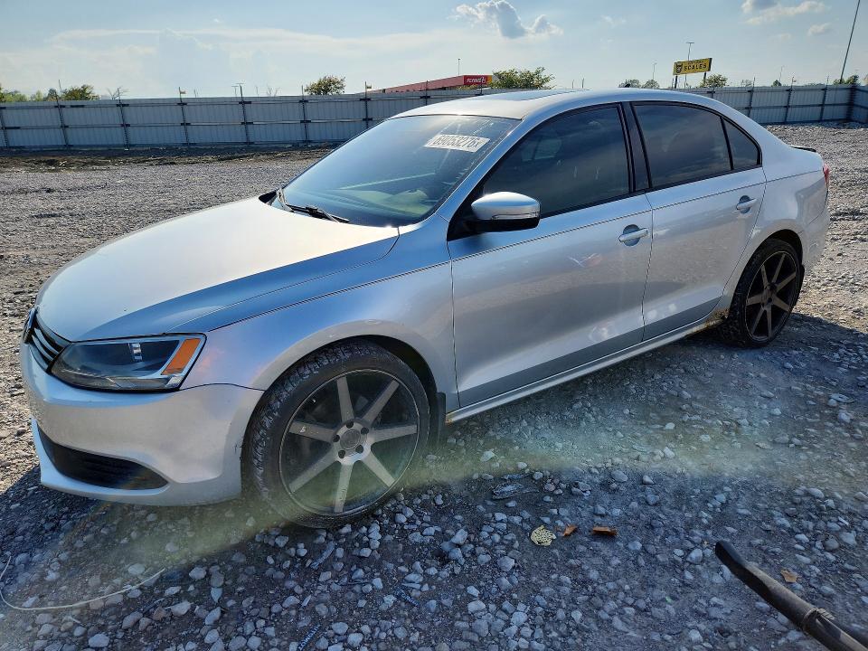 69053276 :رقم المزاد ، 3VWLL7AJXBM082885 vin ، 2011 Volkswagen Jetta مزاد بيع