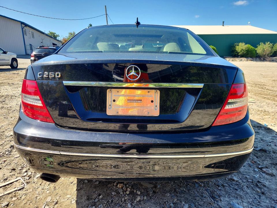69089456 :رقم المزاد ، WDDGF4HB5CR216667         vin ، 2012 Mercedes-benz C مزاد بيع