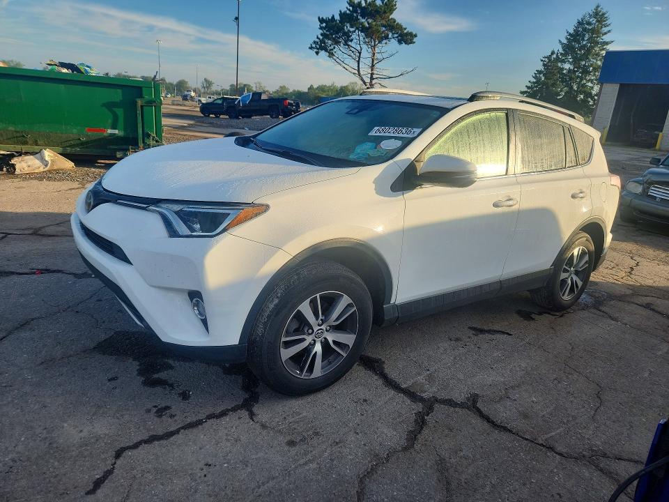 Auction sale of the 2018 Toyota Rav4, vin: JTMRFREV3JJ222364, lot number: 68028636