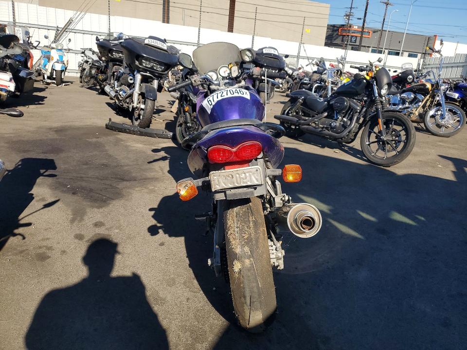 67727046 :رقم المزاد ، JKAZRDH122A003314 vin ، 2002 Kawasaki Zr750 مزاد بيع