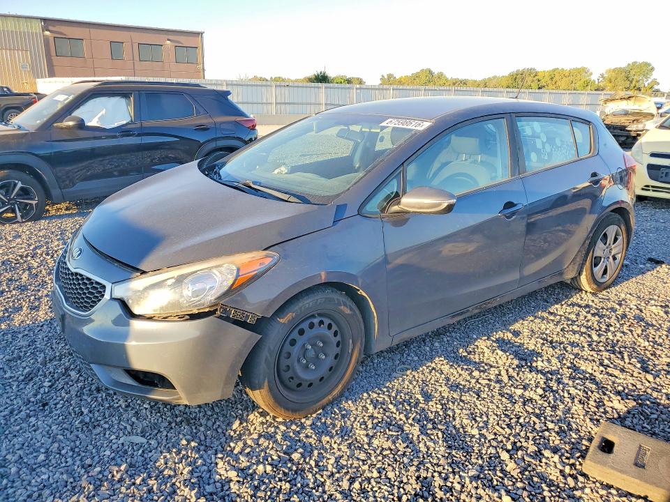 67598616 :رقم المزاد ، KNAFK5A8XG5647277 vin ، 2016 Kia Forte5 مزاد بيع