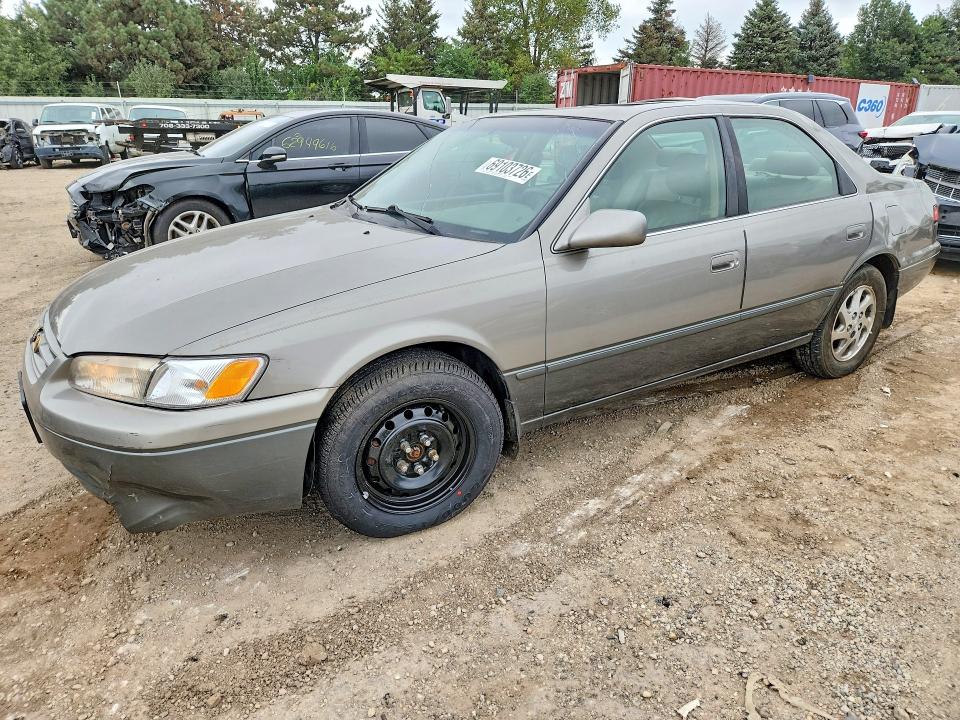 69103726 :رقم المزاد ، JT2BF28KXX0161970 vin ، 1999 Toyota Camry مزاد بيع