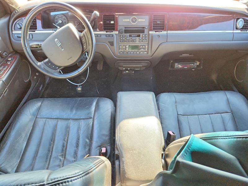 69910216 :رقم المزاد ، 2L1FM88W88X634401 vin ، 2008 Lincoln Town Car مزاد بيع