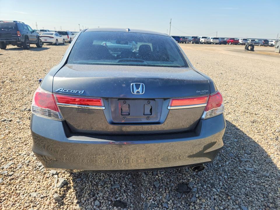 67643376 :رقم المزاد ، 1HGCP2F84BA113899 vin ، 2011 Honda Accord مزاد بيع