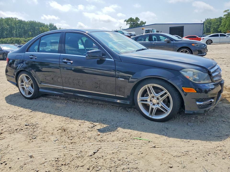 67538816 :رقم المزاد ، WDDGF4HB1CA677024 vin ، 2012 Mercedes-benz C مزاد بيع