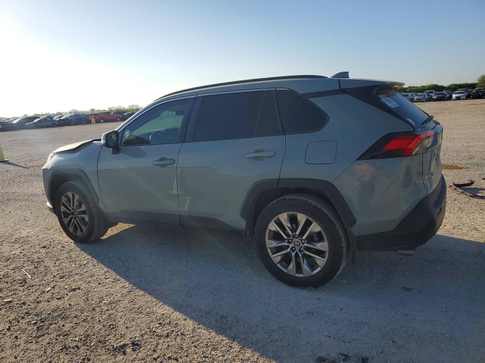 69878426 :رقم المزاد ، 2T3C1RFV8MW165958 vin ، 2021 Toyota Rav4 مزاد بيع