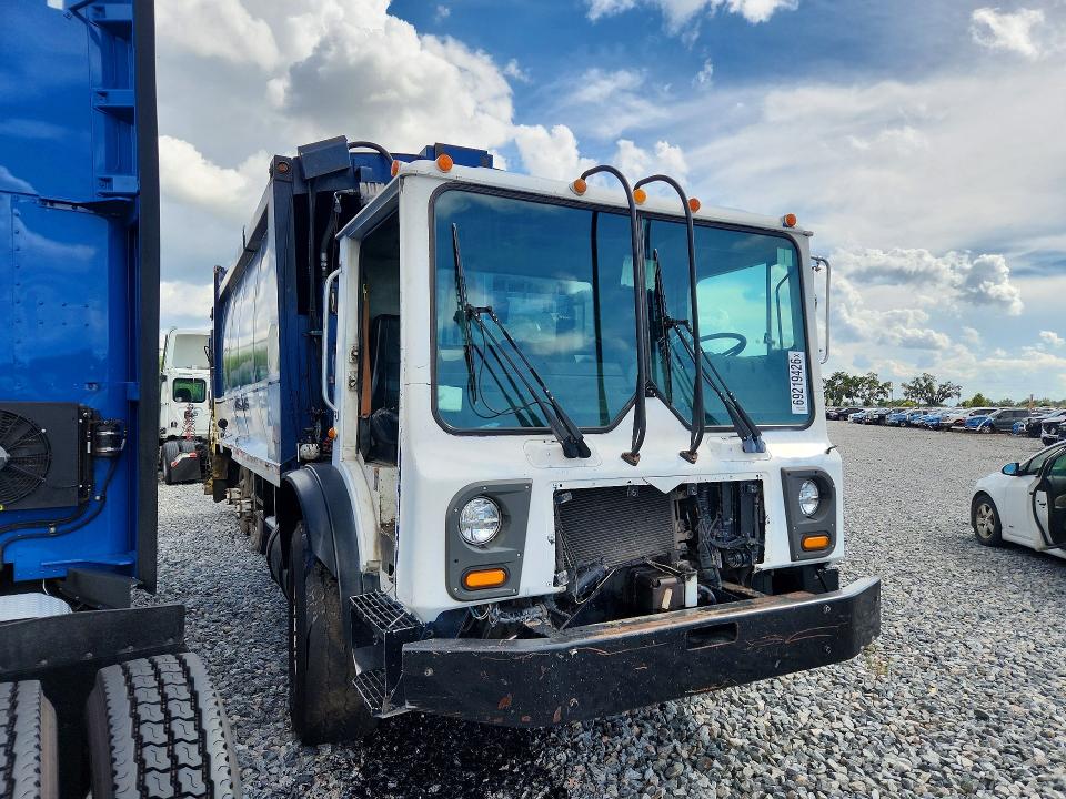69219426 :رقم المزاد ، 1M2AV02CXAM005600 vin ، 2010 Mack Mru600 مزاد بيع