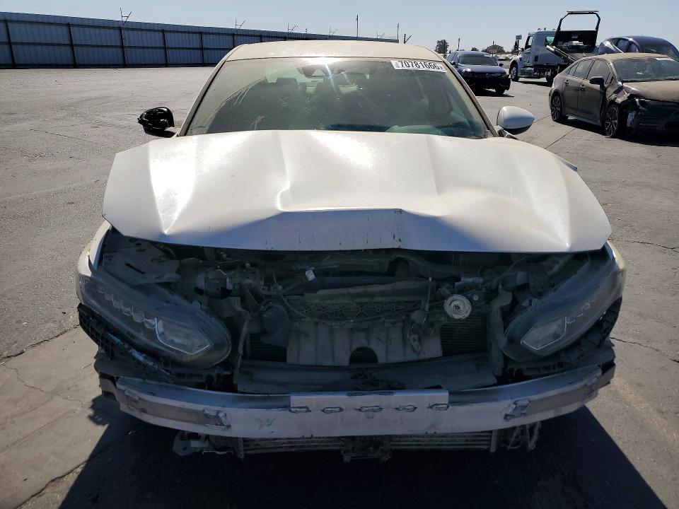 Продажа на аукционе авто 2018 Honda Accord, vin: 1HGCV1F17JA114272, номер лота: 70781666