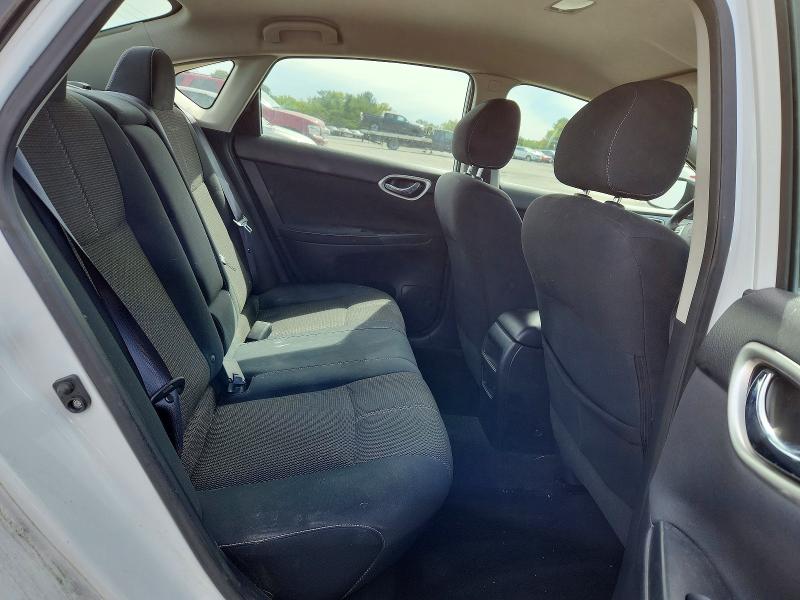 2015 Nissan Sentra მანქანა იყიდება აუქციონზე, vin: 3N1AB7AP5FY261211, აუქციონის ნომერი: 70442716