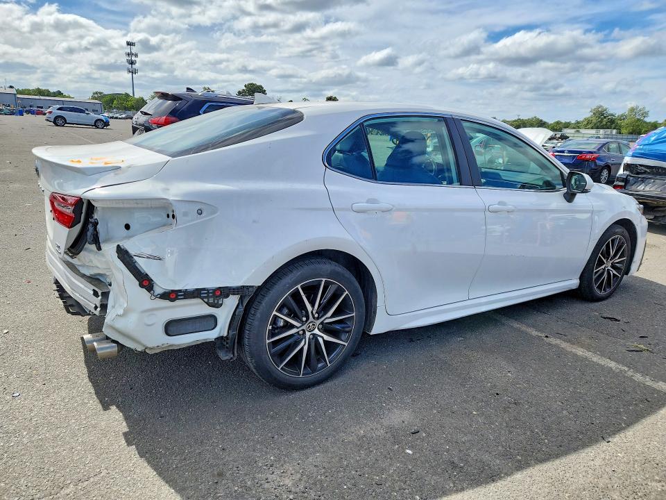 Продаж на аукціоні авто 2024 Toyota Camry, vin: 4T1G11BK3RU116567, номер лоту: 69759236