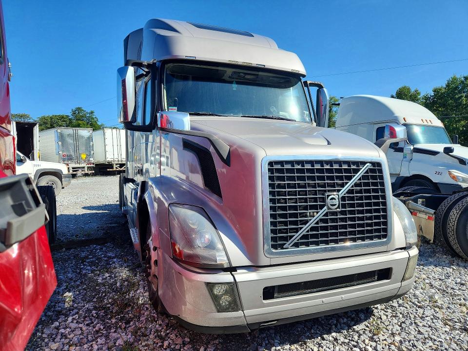 Aukcja sprzedaży 2017 Volvo Vnl, vin: 4V4NC9EH3HN983310, numer aukcji: 68917096
