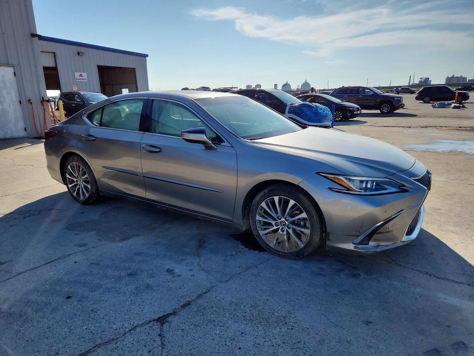 68507686 :رقم المزاد ، 58ABZ1B11KU031364 vin ، 2019 Lexus Es مزاد بيع